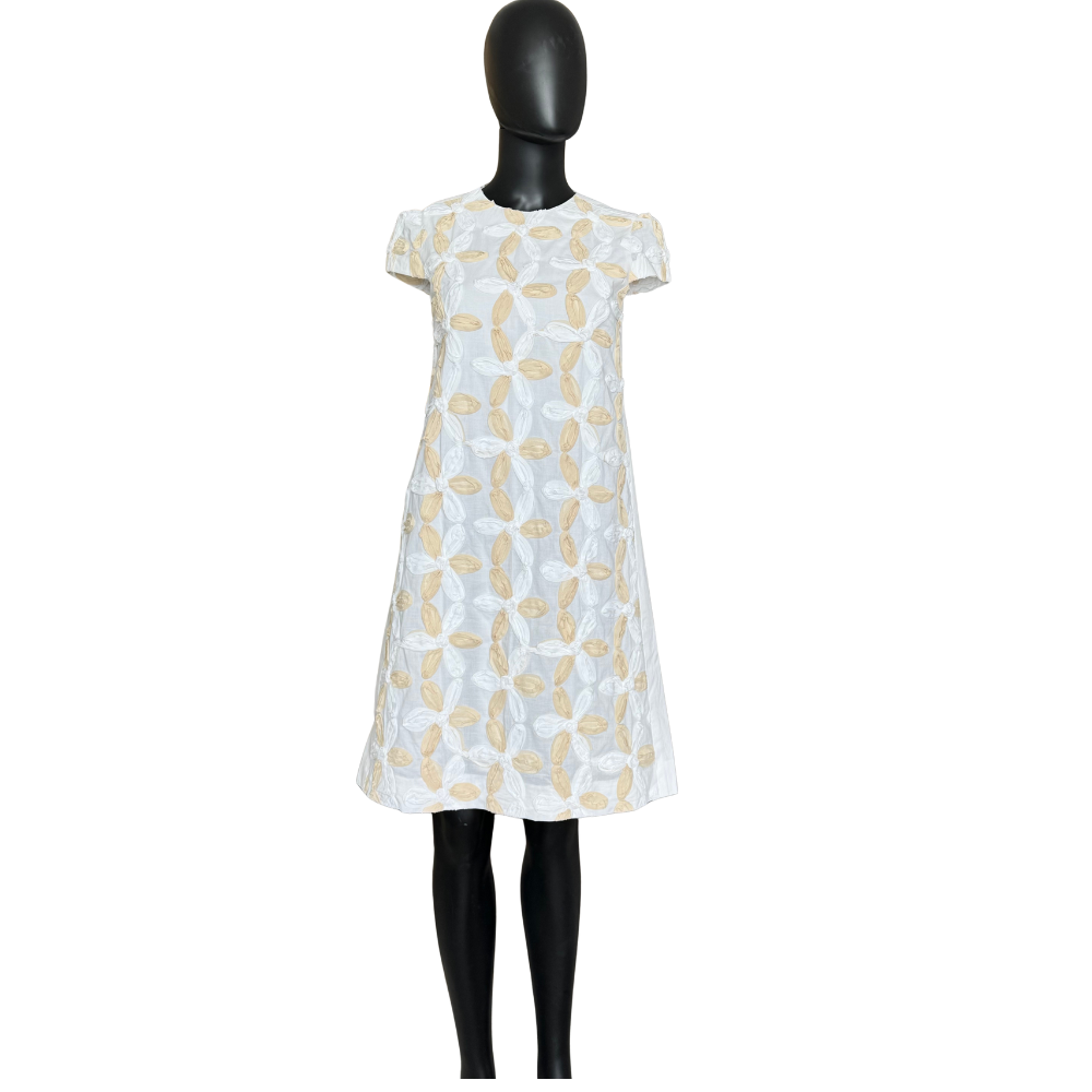 Ivory 3D floral appliqué shift dress by Nora Noh on black mannequin