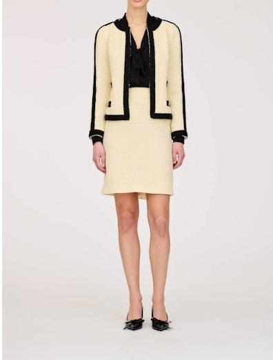 Elegant ecru tweed jacket for coordinated suit styling